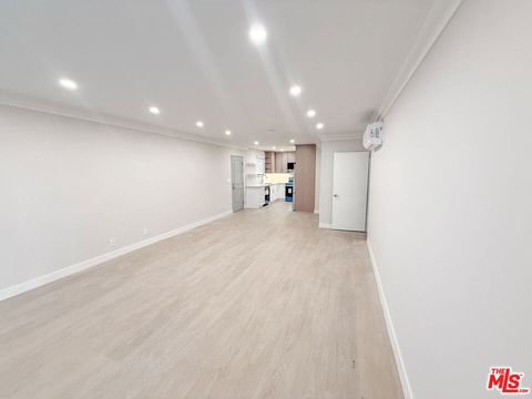 Photo of 1117 S BEDFORD Street #101, Los Angeles, CA 90035 (MLS # 26635901)