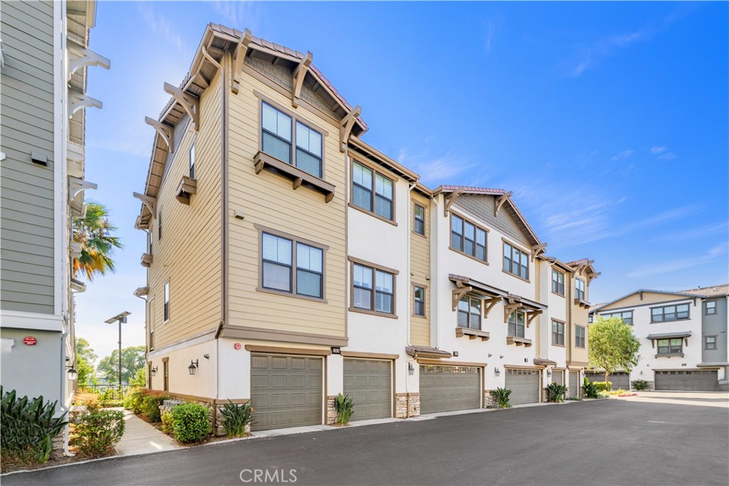 In the exclusive gated Amesbury community, this Craftsman-style tri-level offers 3 bedrooms, 3.5 baths, and a 2-car garage. Features include a chef’s kitchen with granite island, stainless appliances, and nutmeg cabinetry, a spacious primary suite with walk-in closet, balcony, indoor laundry, and tankless water heater. Enjoy community BBQs, tot lot, dog park, and the nearby Greenway Trail—minutes to Uptown Whittier.