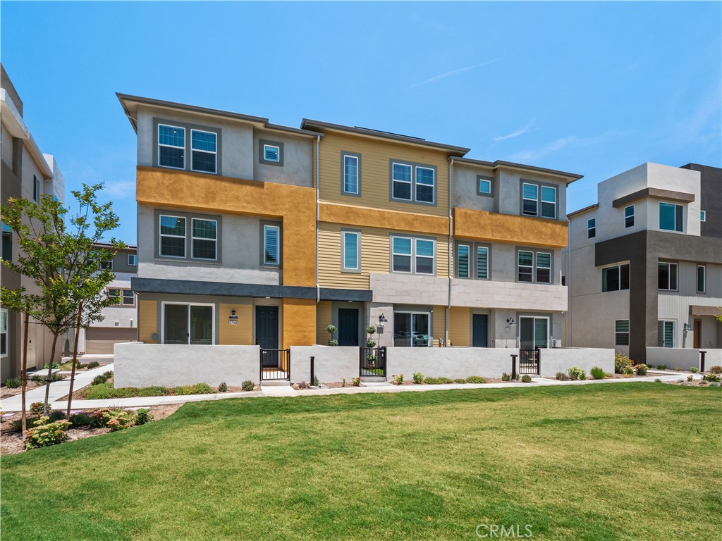 Welcome to this stunning, newly built tri-level townhome located in the desirable Five Point community of Valencia. Offering 4 spacious bedrooms, 4 bathrooms, and 2,054 square feet of modern living space, this home combines comfort, functionality, and contemporary style.
Enjoy an open-concept great room, high ceilings, and a sleek kitchen featuring quartz countertops, a walk-in pantry, and stainless steel appliances. Upstairs, you'll find a generous primary suite with a walk-in closet and ensuite bath, along with convenient upstairs laundry.
Additional highlights include a 2-car attached garage, energy-efficient construction, and central A/C. The home features leased solar system providing eco-friendly and cost-effective energy solutions.
Located near top-rated schools, parks, shops, and easy freeway access, this home is ideal for those seeking comfort and convenience in one of Valencia’s most vibrant communities.
Now offered for sale—schedule your private tour today!