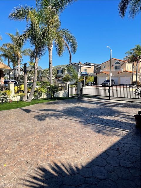 Tiny photo for 2355 Peninsula Rd, Oxnard, CA 93035 (MLS # SR25243118)