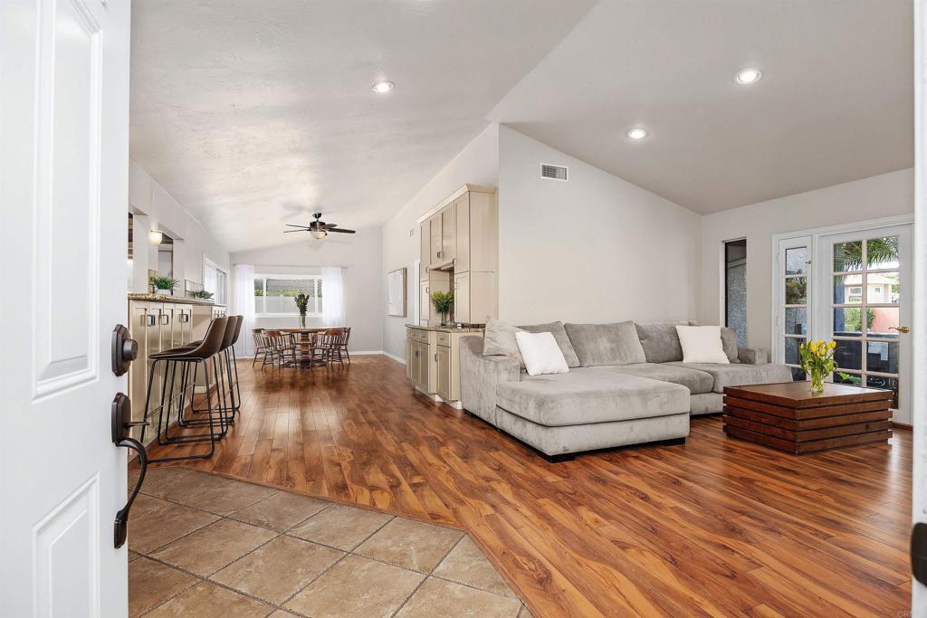 1733 SCHOONER WAY
