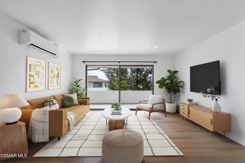 Photo of 605 Warwick Avenue #629-4, Thousand Oaks, CA 91360 (MLS # 226004230)