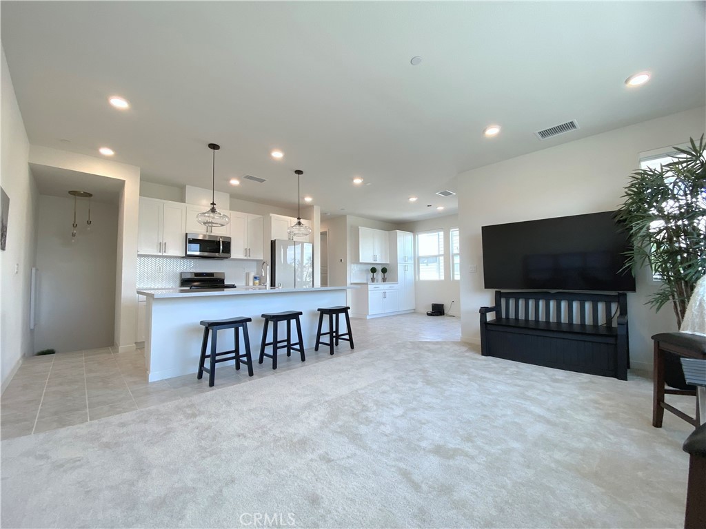 2943 West Lincoln Avenue