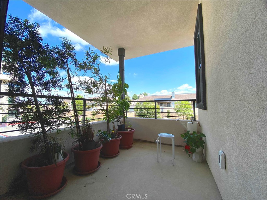 2943 West Lincoln Avenue