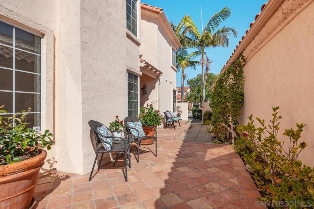 12135 Caminito Corriente