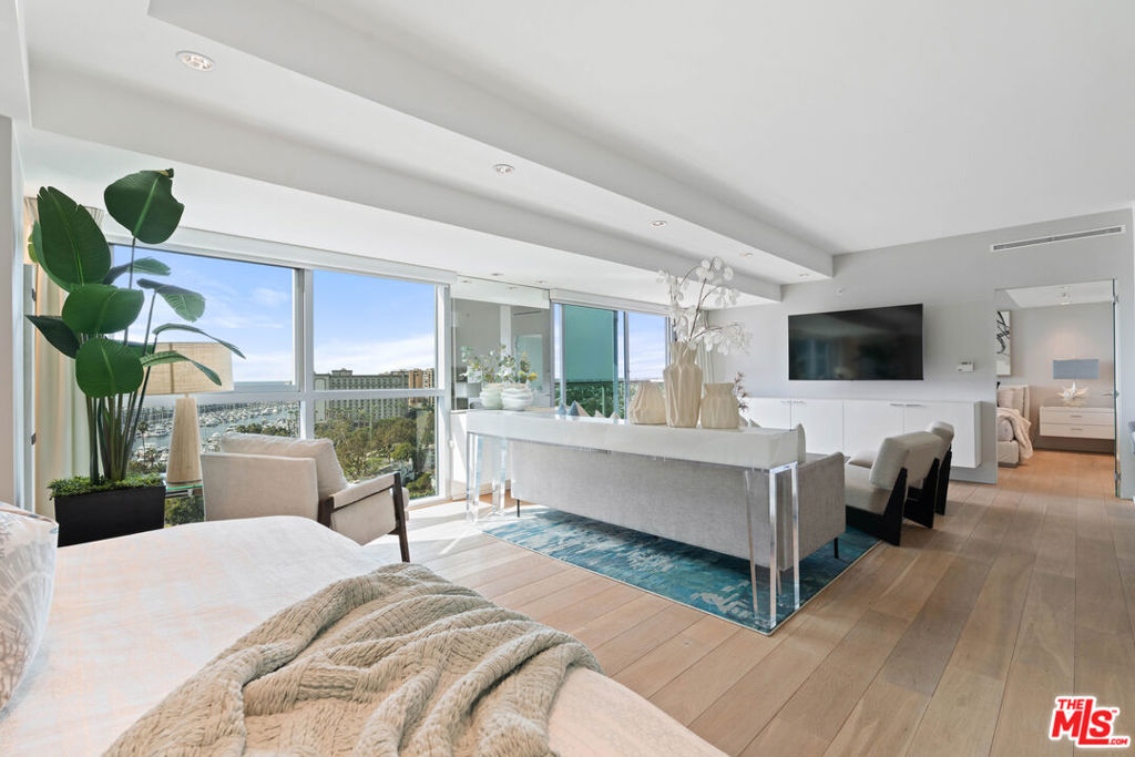 13700 Marina Pointe Drive 1416