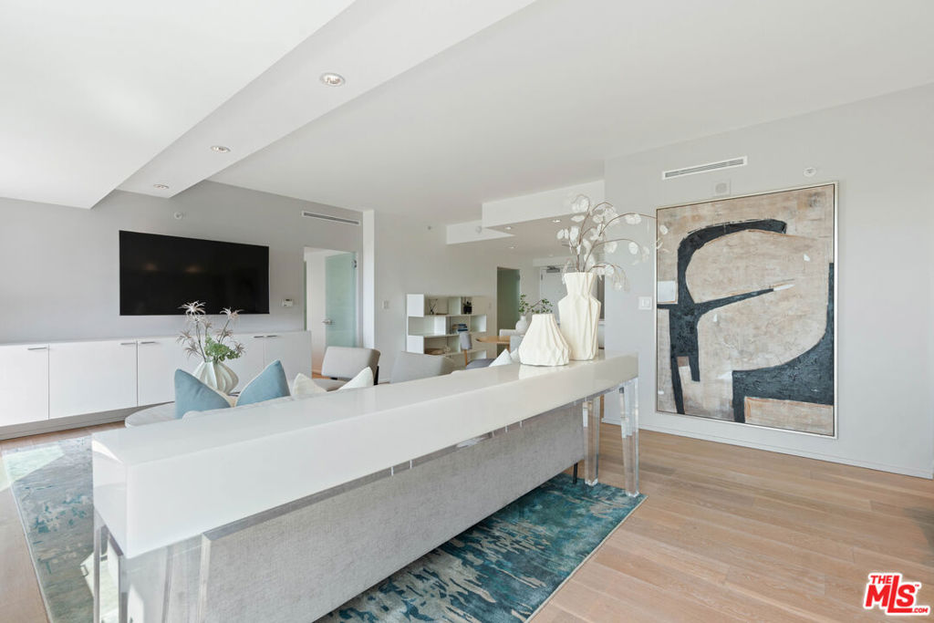 13700 Marina Pointe Drive 1416