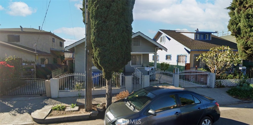 1160 E 47th Place