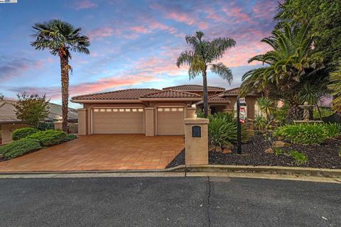 Photo of 20340 Hunters Knls, Castro Valley, CA 94552 (MLS # 41115023) Photo of 20340 Hunters Knls, Castro Valley, CA 94552 (MLS # 41115023)