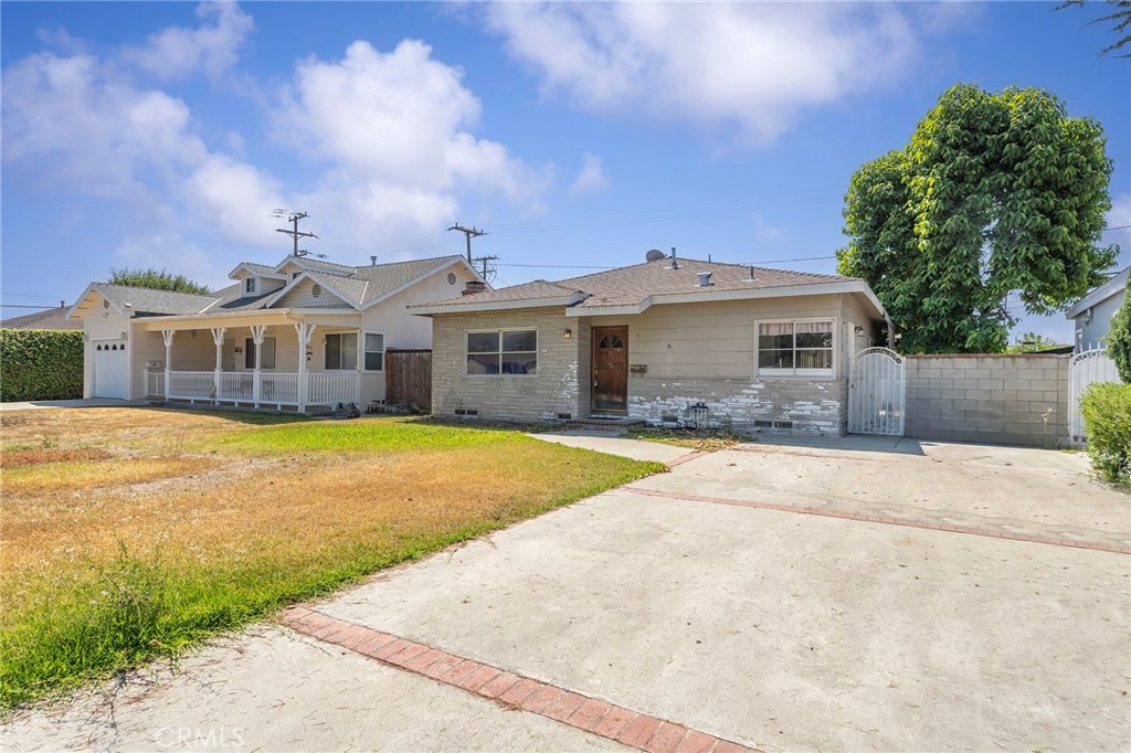 Happy Home Realty would like to present a fixer upper in the beautiful city of Arcadia. This property consists of 3 spacious bedroom and 2 baths. It has a 2 car detached garage, conveniently located near major freeways, eateries, and shopping centers. Come and take a look with an open imagination of what you can do to personalize your new home!