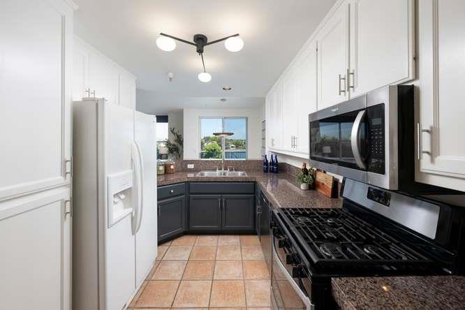 300 Baltic Circle 318