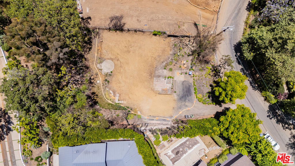 1022 Maroney Ln presents a rare opportunity to own a 14,118 sq ft lot in one of Los Angeles' most desirable coastal communities. Priced at just $141 per sq ft, it offers exceptional value. The expansive lot provides ample space to build your dream home. A previous structure on the site measured 2,250 sq ft. Located just minutes from the Palisades Village, the beach, scenic hiking trails, and top-rated schools. Whether you're a homeowner, builder, or investor, this offering combines unbeatable size, location, and value in today's market.