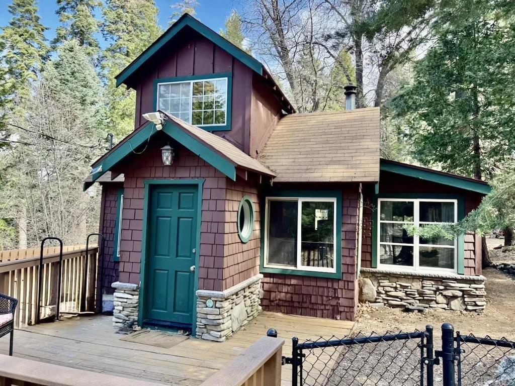 22258 Crestline Road