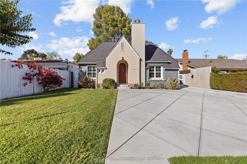 Photo of 11147 Hortense Street, North Hollywood, CA 91602 (MLS # SR25249931) Photo of 11147 Hortense Street, North Hollywood, CA 91602 (MLS # SR25249931)