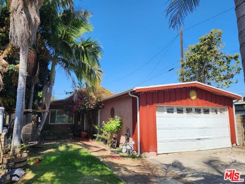 Photo of 6581 Lemon Avenue, Long Beach, CA 90805 (MLS # 26867105)