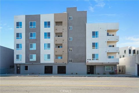 Photo of 8750 Sepulveda Boulevard #411, North Hills, CA 91343 (MLS # SR26091234)