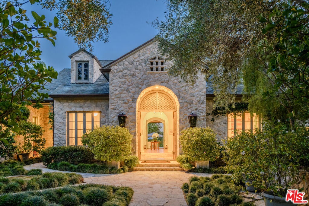 Photo of 6625 Zumirez Drive, Malibu, CA 90265 (MLS # 26101803)