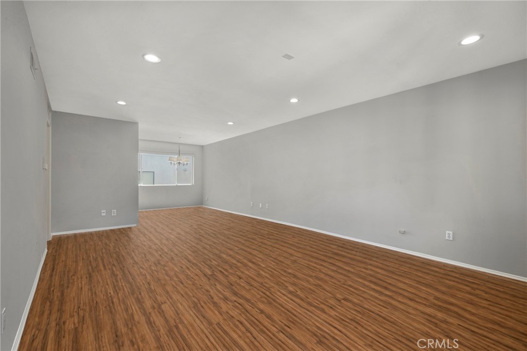 12801 Moorpark Street 303