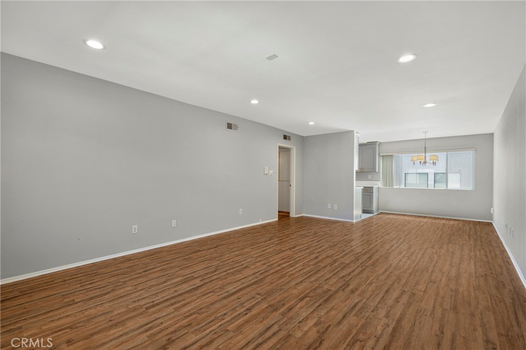 12801 Moorpark Street 303