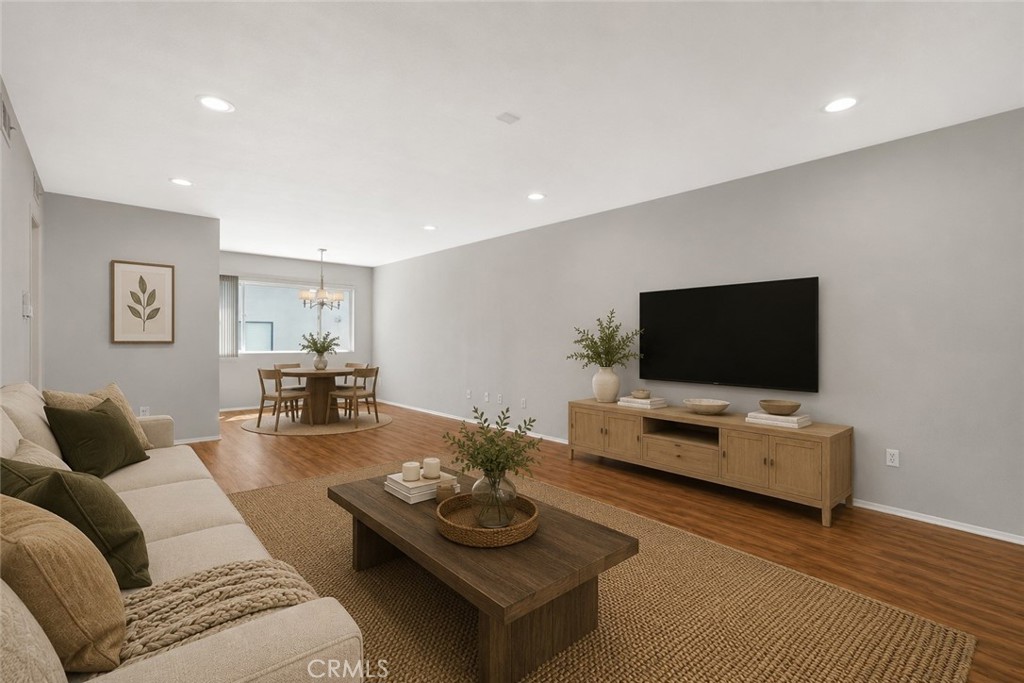 12801 Moorpark Street 303