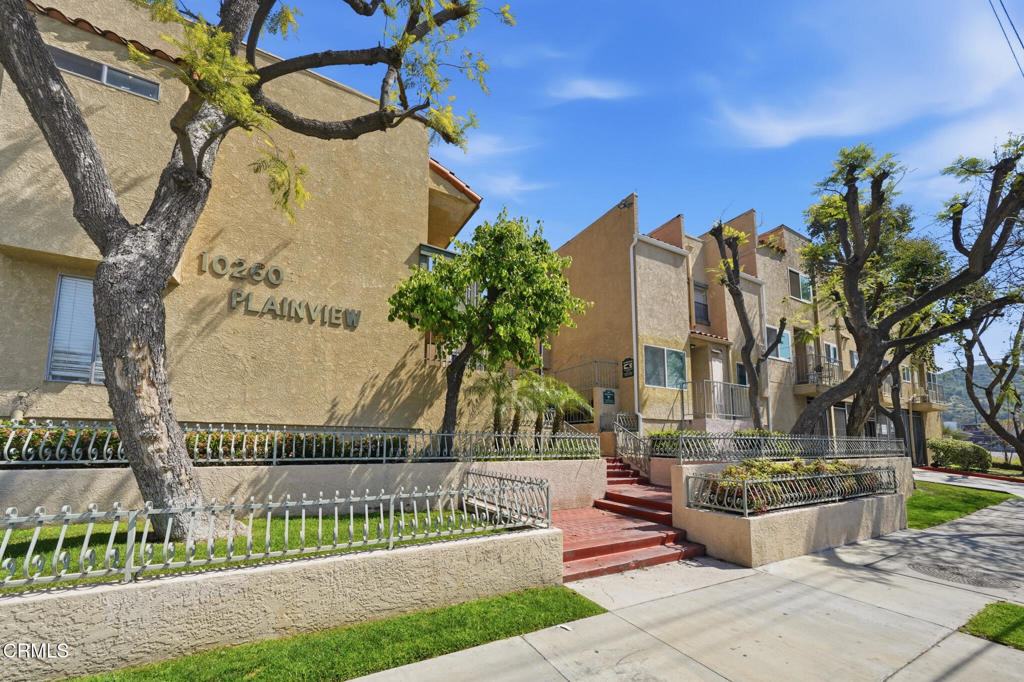 10260 Plainview Avenue 12