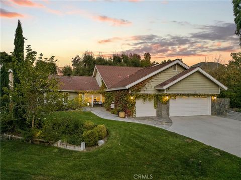 Photo of 15533 Saddleback Drive, Canyon Country, CA 91387 (MLS # SR26054857)