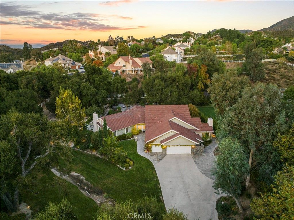 Photo of 15533 Saddleback Drive, Canyon Country, CA 91387 (MLS # SR26054857)