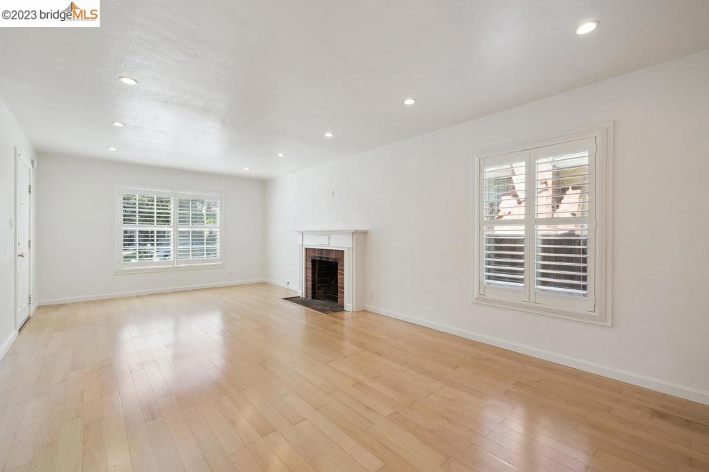 OAKLAND - Residential