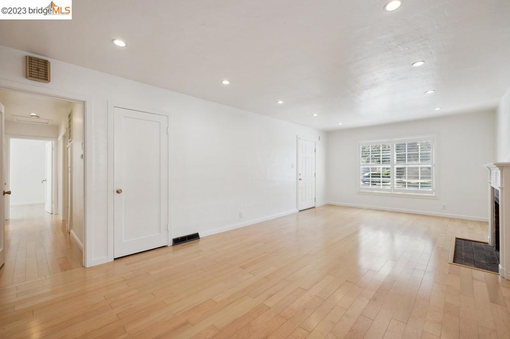 OAKLAND - Residential