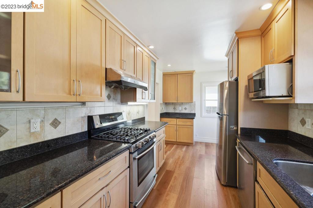 OAKLAND - Residential