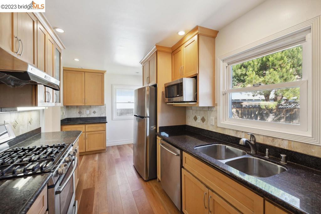 OAKLAND - Residential