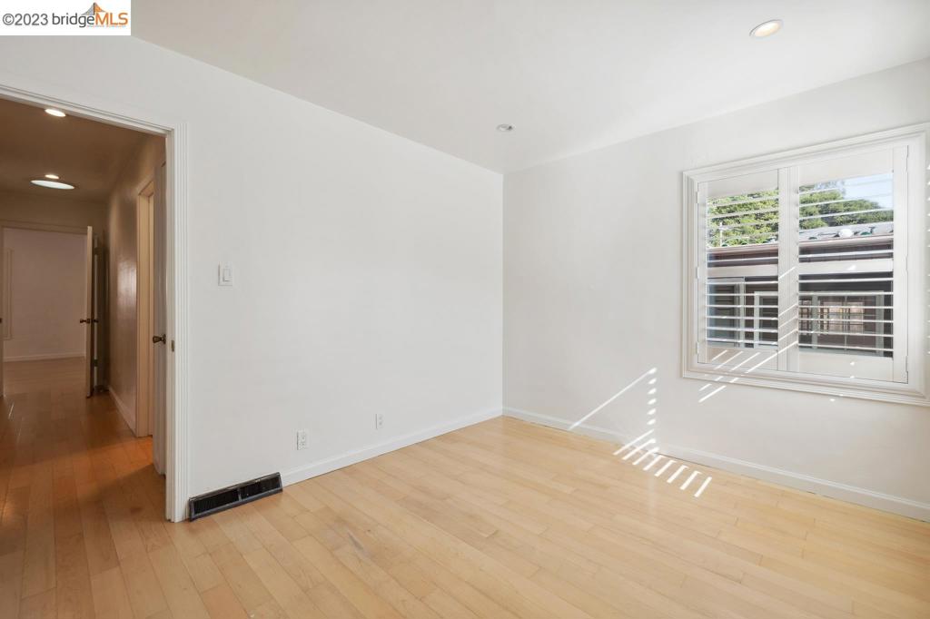 OAKLAND - Residential