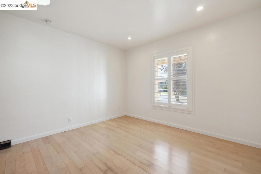 OAKLAND - Residential