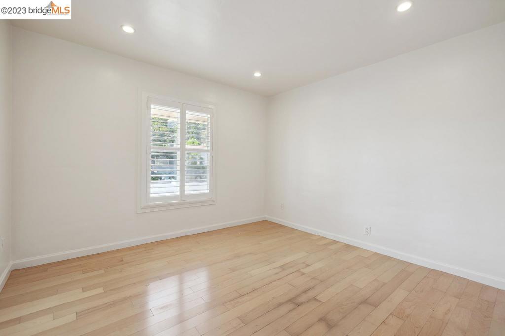 OAKLAND - Residential