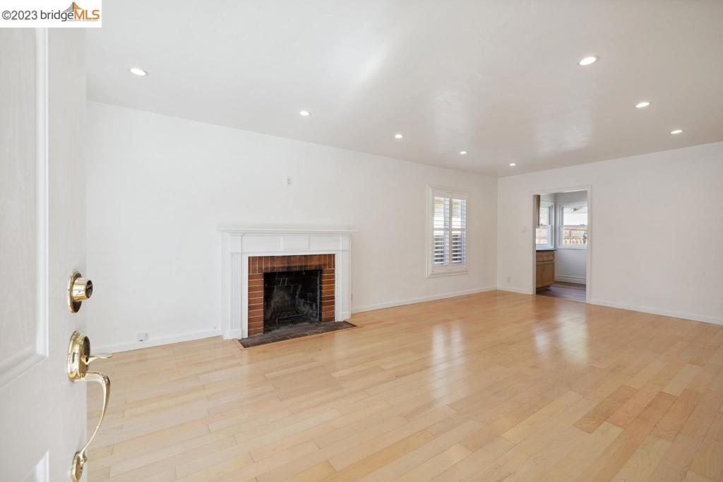 OAKLAND - Residential