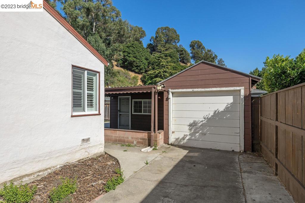 OAKLAND - Residential