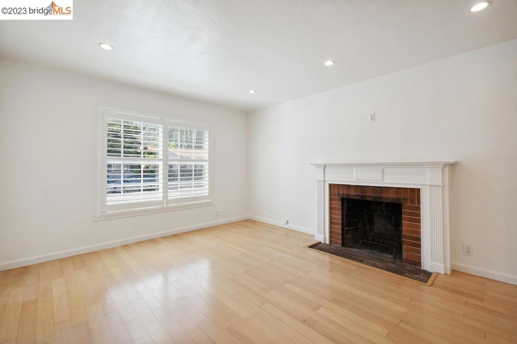 OAKLAND - Residential