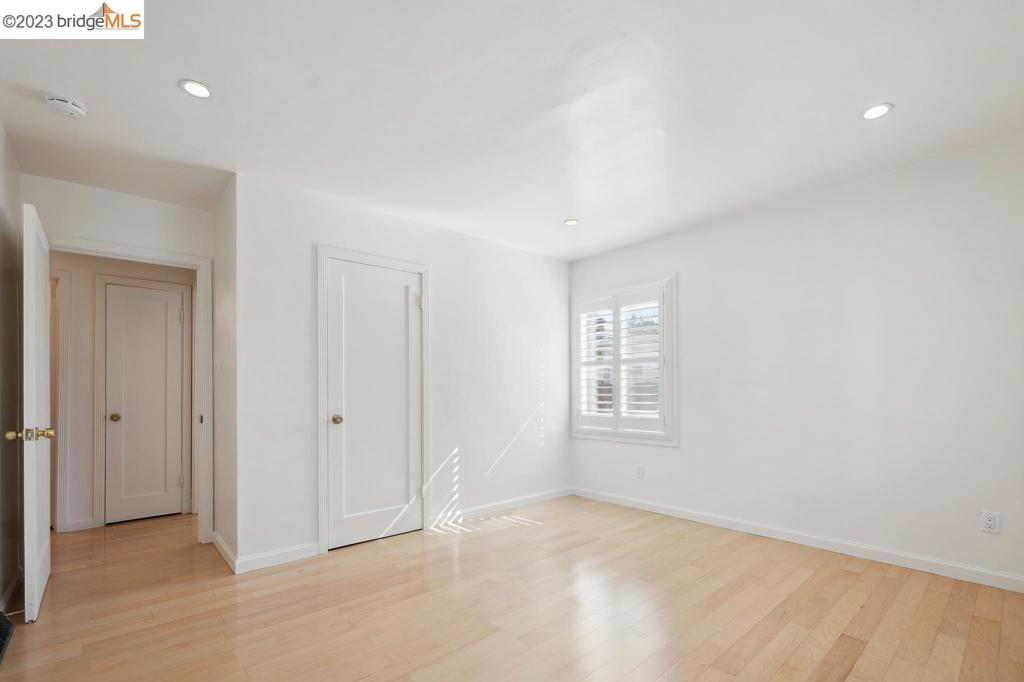 OAKLAND - Residential