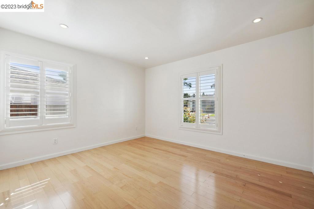 OAKLAND - Residential