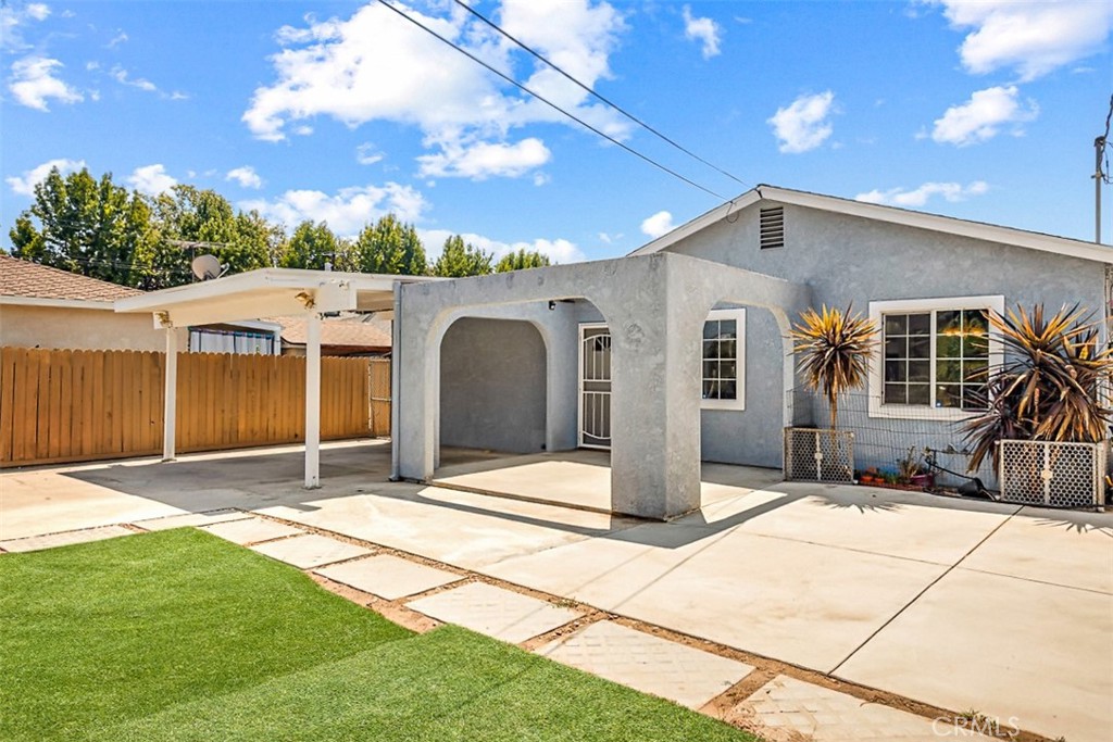 Fall in love with Van Nuys living. This beautifully updated 5-bedroom, 4-bathroom residence offers 2,002 sq. ft. of living space, including a versatile 1-bedroom, 1-bath bonus unit with separate entrance and soaring ceilings—ideal for guests, extended family, or rental income.
The main home (1,762 sq. ft.) features 4 bedrooms and 3 bathrooms, a remodeled kitchen, new HVAC, paid-off solar, and a bright, open layout designed for effortless indoor-outdoor living. Enjoy entertaining on the oversized rear patio, perfect for gatherings or quiet relaxation.
Additional updates include a new roof installed in 2020, copper plumbing, and an expansive driveway with covered parking for two cars plus space for up to four more. One of the bedrooms also offers an excellent opportunity for an ADU conversion, adding even more value to the property.
With its thoughtful upgrades, energy efficiency, and flexible floor plan, this home is as functional as it is inviting. Welcome Home!