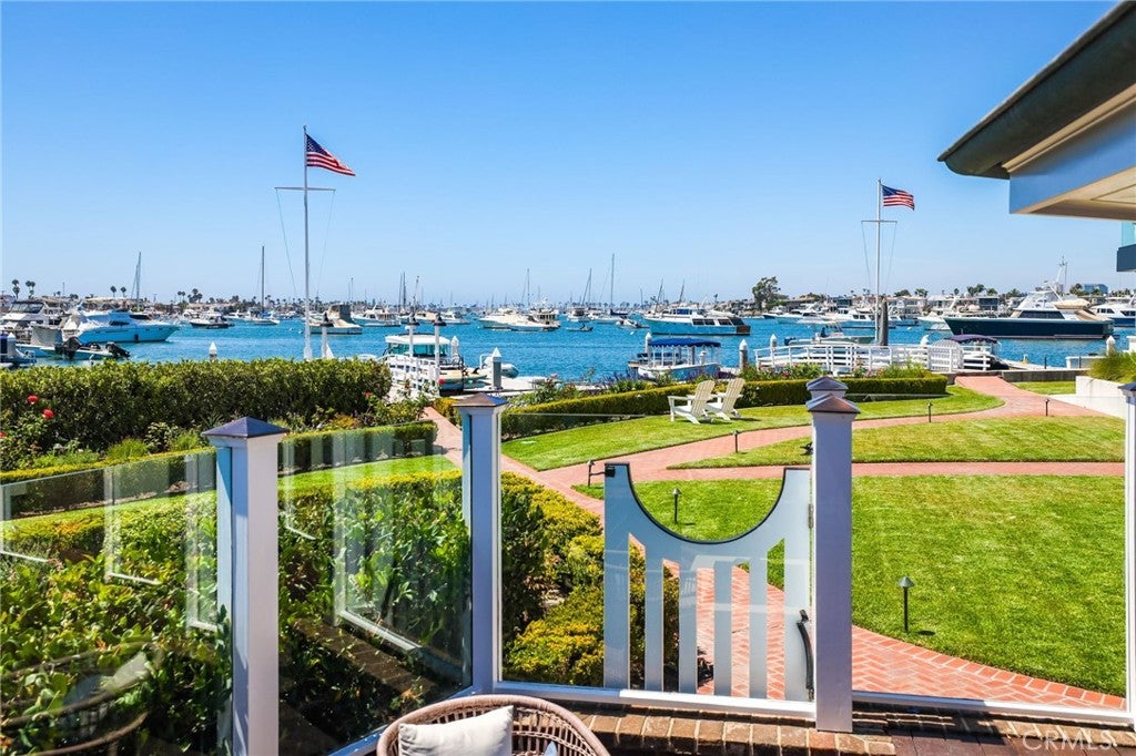 21 Bay Island