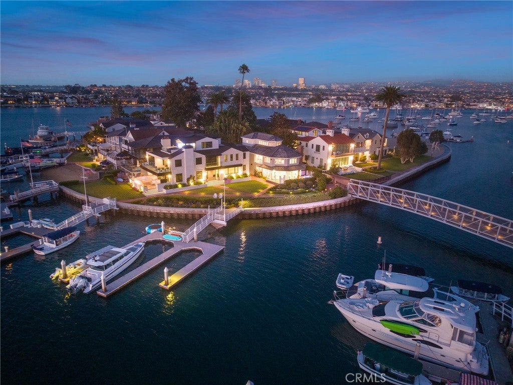 21 Bay Island