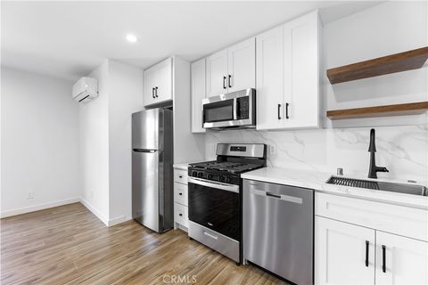 Photo of 742 S Stanley Avenue, Los Angeles, CA 90036 (MLS # SR25256458)