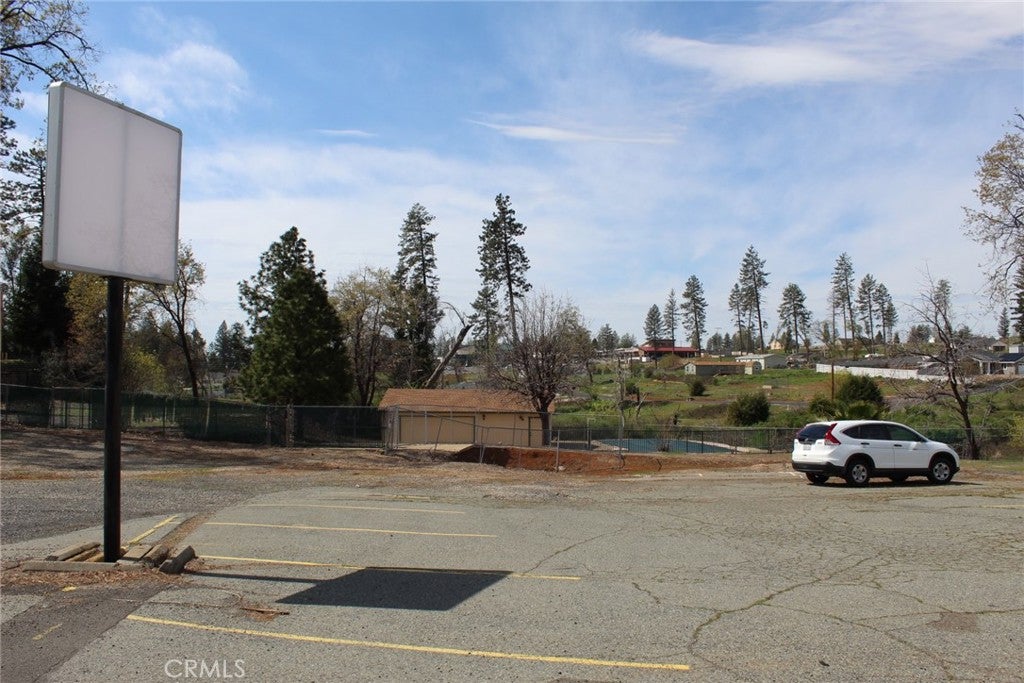 6047 Clark