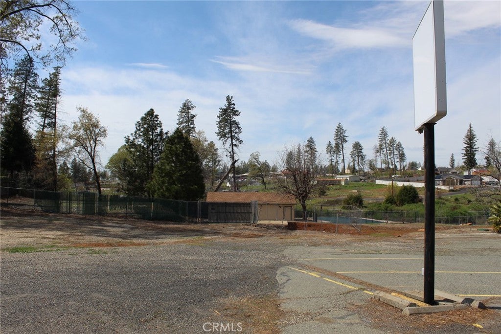6047 Clark