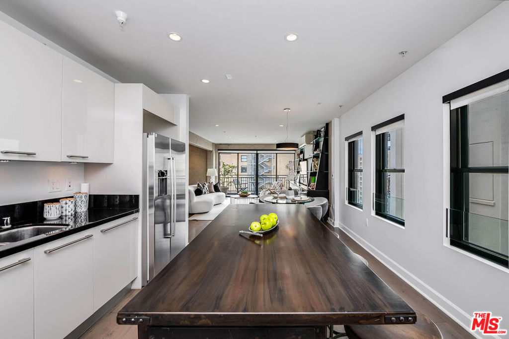 416 S Spring Street 1109