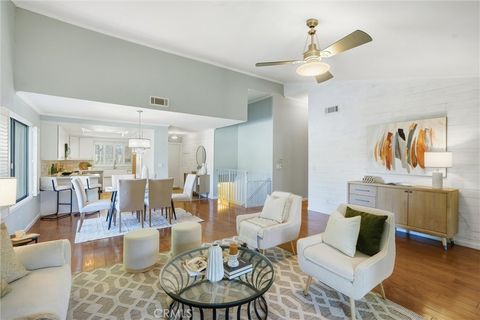 Photo of 20066 Avenue Of The Oaks, Newhall, CA 91321 (MLS # SR26011035)