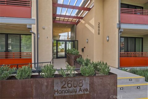 Photo of 2608 Honolulu Avenue #310, Montrose, CA 91020 (MLS # GD26013070)