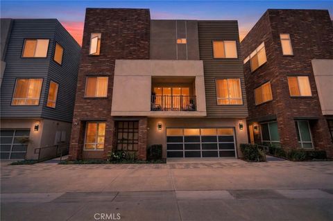 821 Brickyard Costa Mesa CA 92627