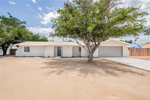 Photo of 13913 Cronese Road, Apple Valley, CA 92307 (MLS # HD26156644)